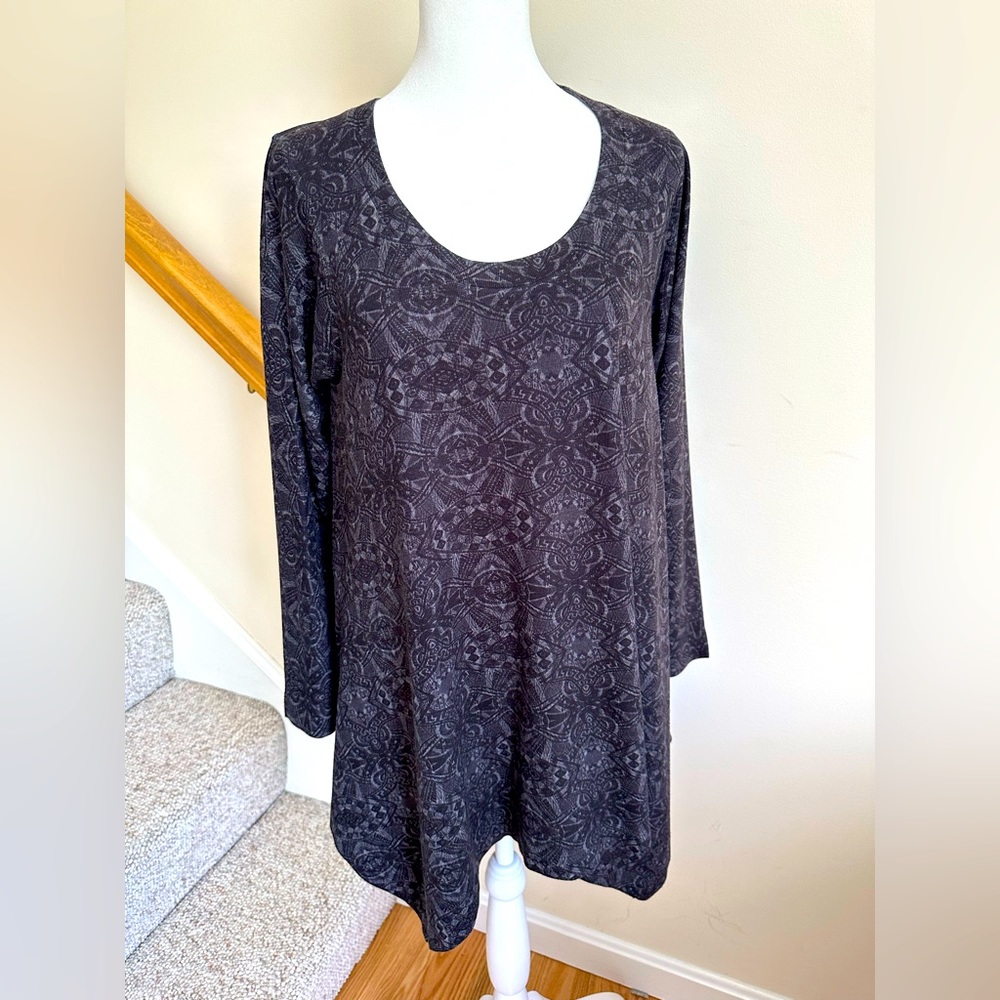 Nally & Millie scoop necked black and gray sweater with varied hem.
